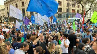 Se movilizaron en Paraná por la salud y educación públicas