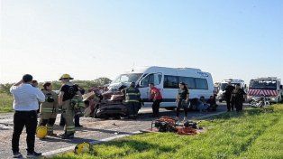 Accidente fatal en la Autopista Santa Fe - Rosario tras la colisión de una combi con un automóvil.