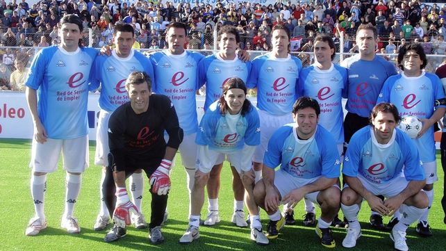 Diego Maradona en la cancha de Patronato