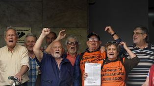 El Frente de Jubilados en Lucha y otras agrupaciones afines se manifestaron en la sede administrativa de Pami.