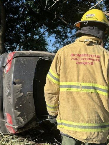 Paraná: un auto volcó al evitar impactar contra otro