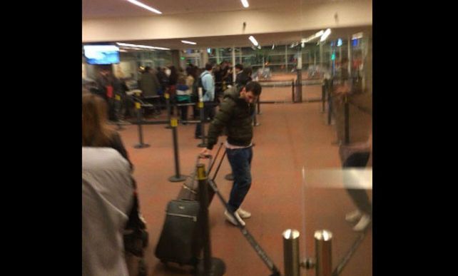 Más fotos de Messi con fans, sus hermanos y Antonella