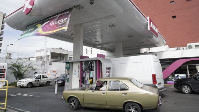 Dos hombres en moto atacaron a balazos la estación de servicio de San Martín y Saavedra