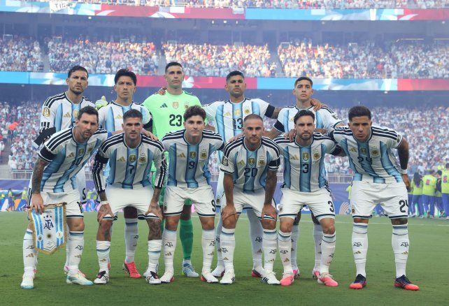 Los once de Argentina que Lionel Scaloni puso desde el arranque para jugar frente a Suiza.