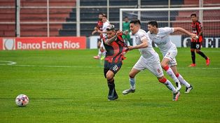 Patronato no supo defender la victoria y perdió 2-1 en el Grella ante Estudiantes.