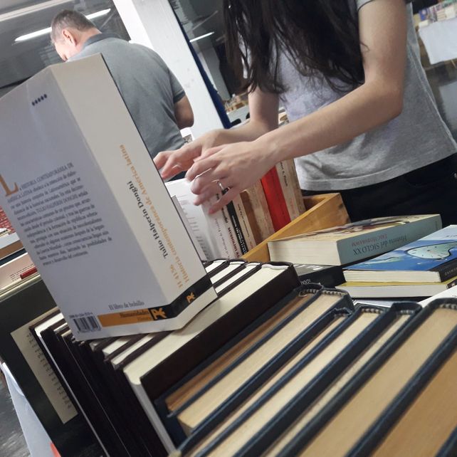 Las librerías de viejo salen a encontrarse con sus lectores
