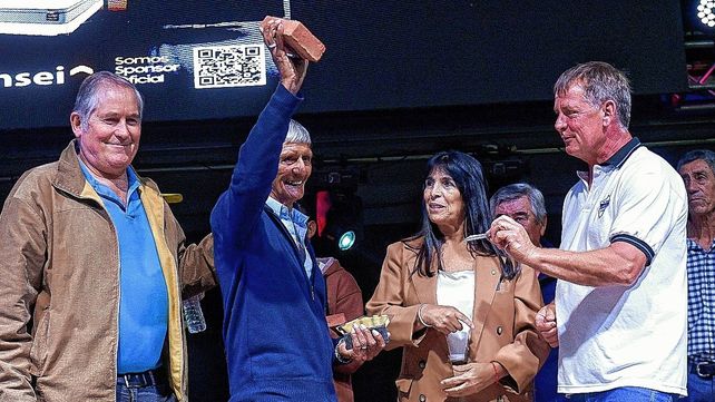 Ladrilleros recibieron su reconocimiento en Nogoyá.