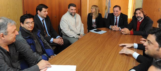 Hubo acuerdo y los empleados de Naranpol cobrarán la deuda y retomará su producción