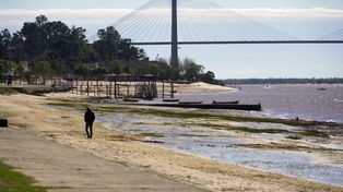 En un mes, el río Paraná perdió dos metros de altura, en la zona del Puerto de Rosario.