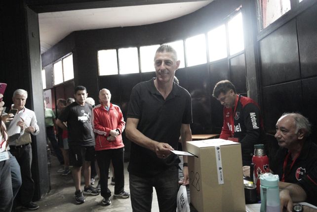 Cristian D'Amico, candidato a presidente por el Nuevo Frente Rojinegro.