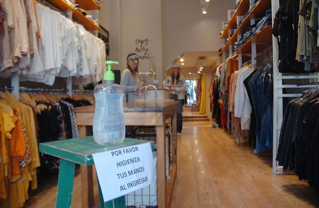 A media máquina, abrió el comercio santafesino