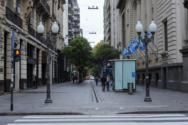 El microcentro de Rosario lucirá como es de costumbre viernes y sábado, mientras que domingo y lunes se cerrarán los negocios.