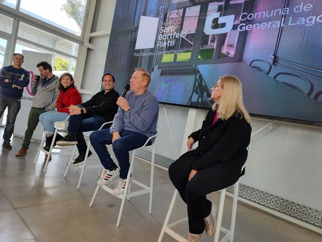 Roberto Sensini brindó a los jóvenes una visión de un futuro prometedor y compartió así momentos de inspiración en el polo tecnológico Tecnolagos.
