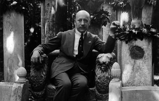 DAnnunzio también fue militar y político.