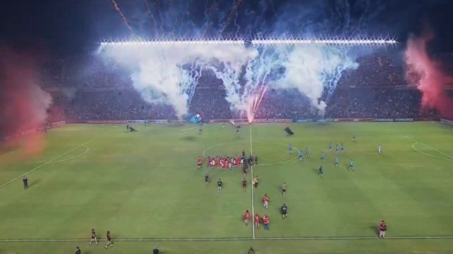 El impactante recibimiento de los hinchas de Colón para el debut en la Primera Nacional