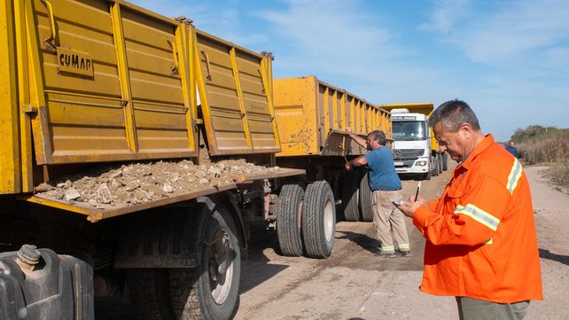 Las obras de mejora en la ruta 33 entre Viale y Maciá están a cargo de zonal XVIII Seguí. En total se utiliza 1.500 m3 del material.