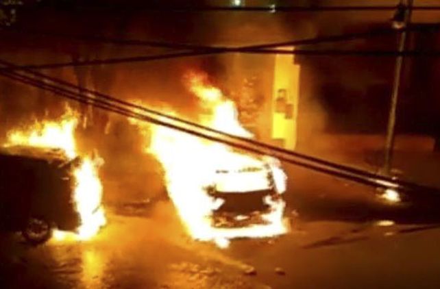 Localidad de florida. Los dos primeros coches fueron incendiados ayer a la madrugada