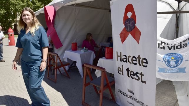 El VIH desapareció de los medios y no es una prioridad en salud pública