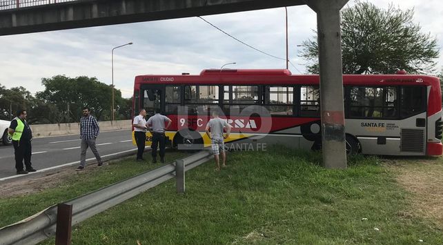Un colectivero se descompensó al volante y casi termina en tragedia