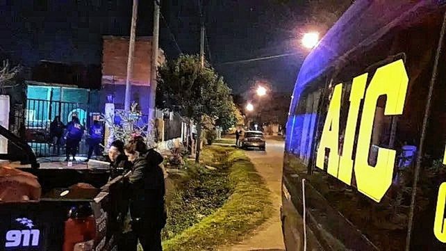 Otro tiroteo en barrio Ludueña de Rosario le costó la vida a una persona aparentemente ajena a la disputa por el territorio entre bandas.
