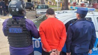 Un inspector de tránsito de Concordia fue golpeado por un motociclista con el casco