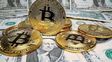 Lejos está bitcoin de cumplir con los requisitos de una estafa piramidal.