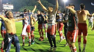 Atlético Paraná está en la final del Regional Amateur.