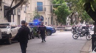 Una decenas de efectivos policiales trabajaron en el lugar del hallazgo.