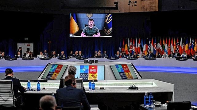 Volodimir Zelenski reprocha a la OTAN y le pide más armas