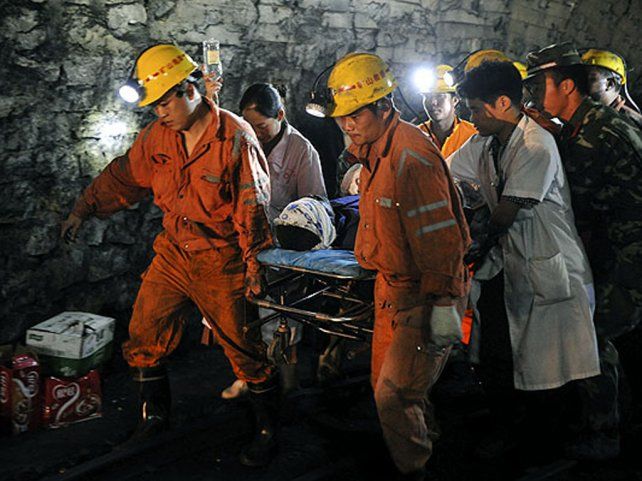 Rescataron a cuatro mineros que pasaron 36 días atrapados en China