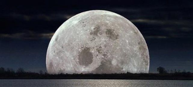 Descubren agua en un cr&aacute;ter de la Luna