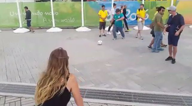 El terrible pelotazo que sufrió la notera Nati Jota durante su cobertura en Río 2016