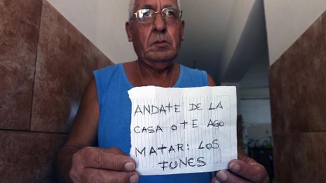 Con el papel. Rub&eacute;n no entiende qu&eacute; pas&oacute; y dijo que se equivocaron.