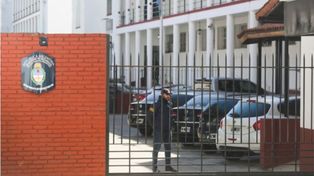 La jueza federal María Eugenia Capuchetti y el fiscal Carlos Rívolo, a cargo de la investigación, le tomaron declaración indagatoria a Fernando Sabag Montiel, autor del intento de asesinato a Cristina, quien se negó a declarar.&nbsp;