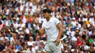 Alcaraz comenzó la defensa del título en Wimbledon con un triunfo ante Lajal
