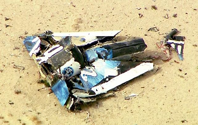 Despojos. El SpaceShipTwo de Virgin Galactic se desplomó a tierra apenas inició el vuelo en solitario.