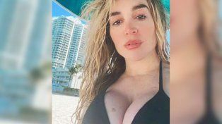 Fátima Florez, ya separada de Javier Milei, promociona sus obras de manera muy sensual. Compartió foto donde se la ve luciendo bikini negra
