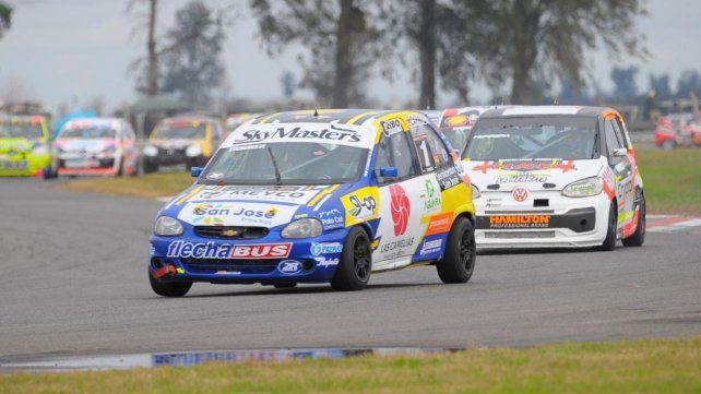 El piloto de San José Yair Etcheveste defiende el título conseguido el 2023 en Clase 2 del Turismo Pista.