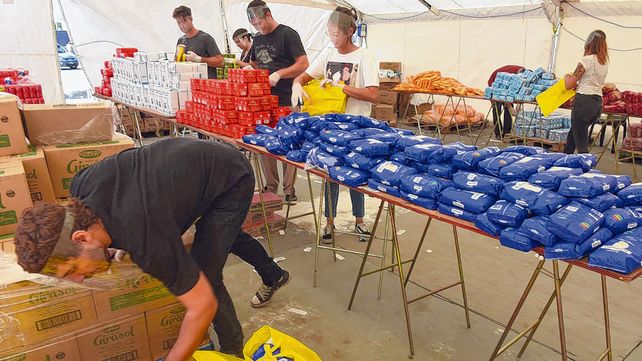 Centro logístico. El BAR ya lleva distribuidas 4.500.000 de raciones alimentarias y trabaja junto a la Municipalidad y la provincia.
