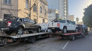 Vehículos abandonados en las comisarías: comienza el retiro de las dependencias de la ciudad de Santa Fe