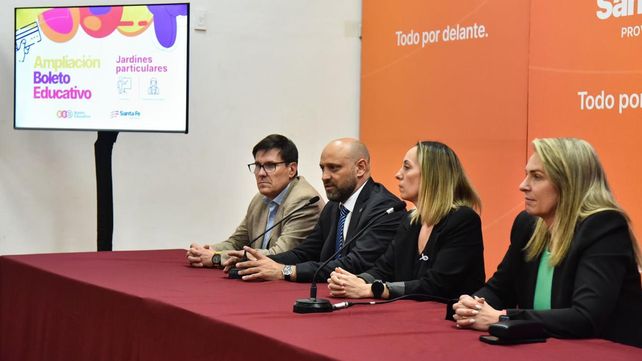 Los ministros Goity y Puccini, junto con la secretaria de Transporte Renata Ghilotti y la titular del Concejo, María Eugenia Schmuck. 
