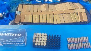 Encontraron 30 kilos de marihuana y una moto robada en barrio Mosconi