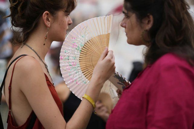 Mientras el frío golpea el hemisferio sur, Europa está en alerta por la ola de calor Mientras el frío golpea el hemisferio sur, Europa está en alerta por la ola de calor
