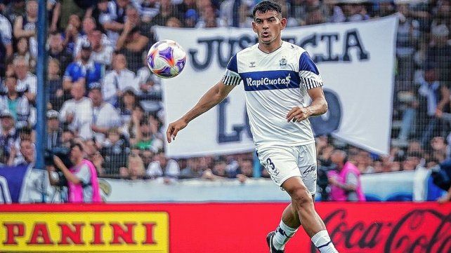 Unión quiere asegurarse al defensor Oscar Piris