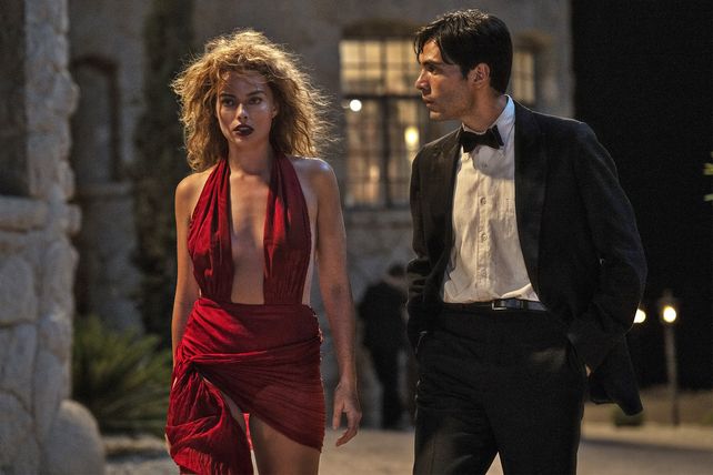 Margot Robbie se pone en la piel de una autodestructiva estrella del cine mudo.