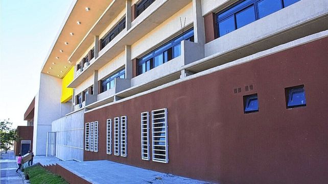Fernández en Paraná: el operativo de seguridad y el movimiento en la escuela es incesante