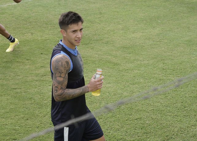 Alan Rodríguez purgó la fecha de suspensión y Russo lo tiene a disposición.