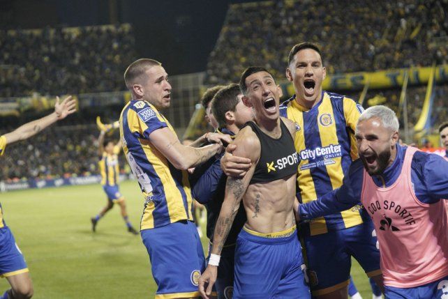 Ángel Di María hizo delirar al Gigante de Arroyito. Ariel Holan puso un equipo ofensivo.&nbsp;