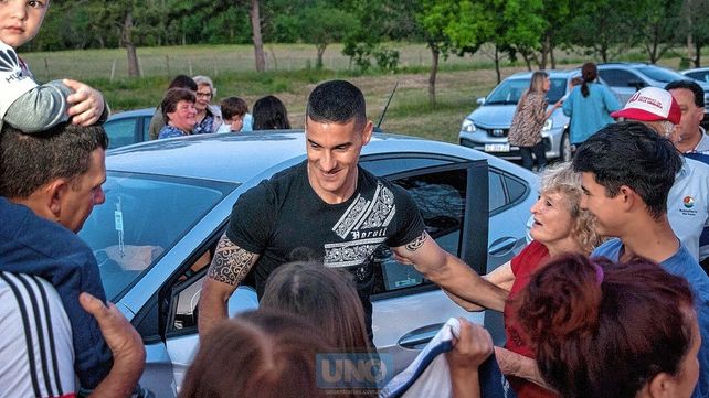 Leonardo Morales recibido por su pueblo: Villa Urquiza
