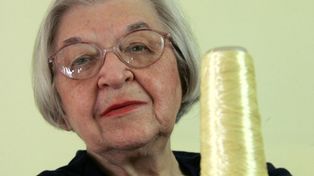 Murió la creadora de la fibra que salvó miles de vidas